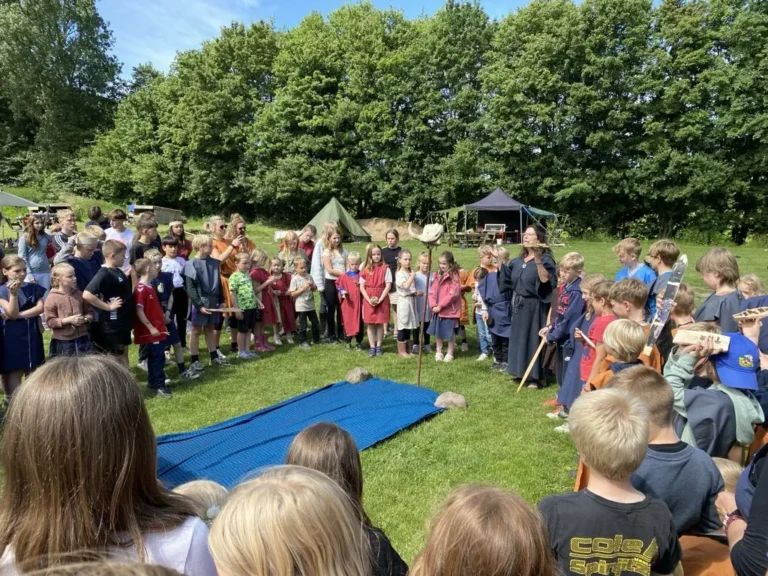 Elever lærer om middelalderen