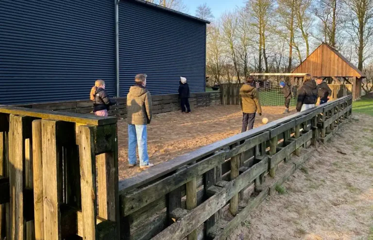 Udendørs leg på skolen